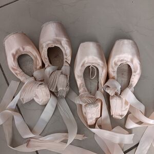 Used pointe shoes (3 pairs)